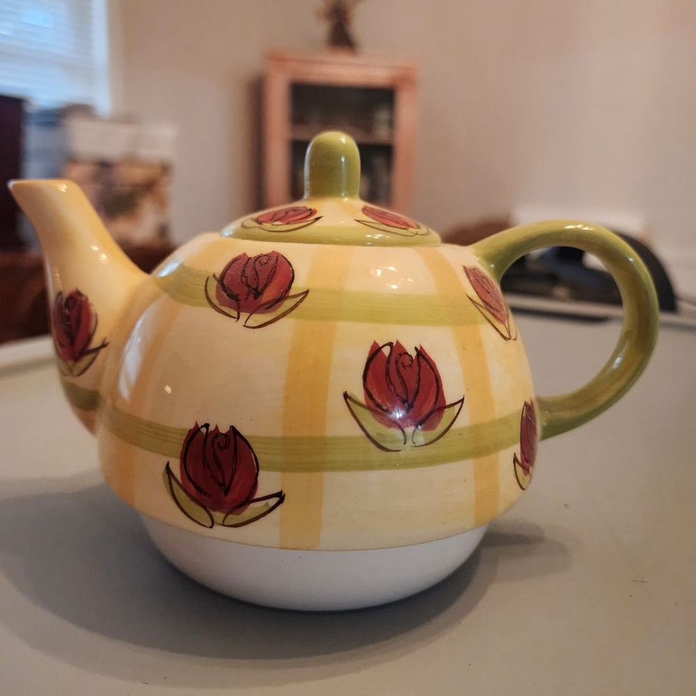 Royal Norfolk Counyry Rose Yellow & Red Floral Teapot Excellent condition